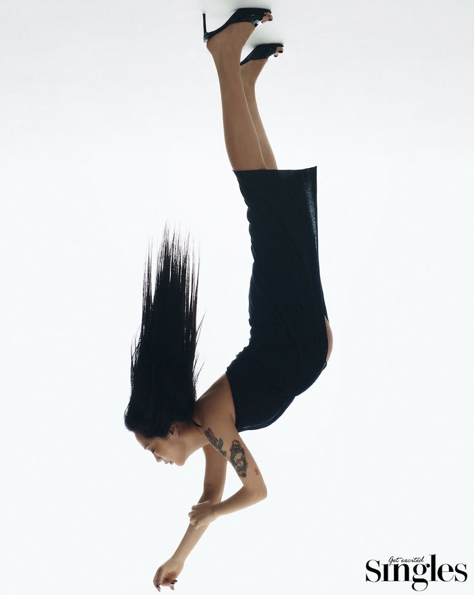 Penari “Street Woman Fighter” Honey J Pamer Kehamilan Di Majalah